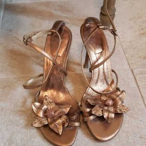 💥Sale Sergio zercer heels bronze flower size 7